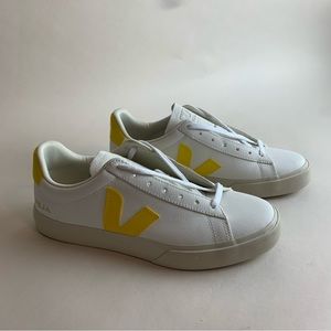 NWOB Veja Campo Tonic Yellow SZ 11 (42 EU)